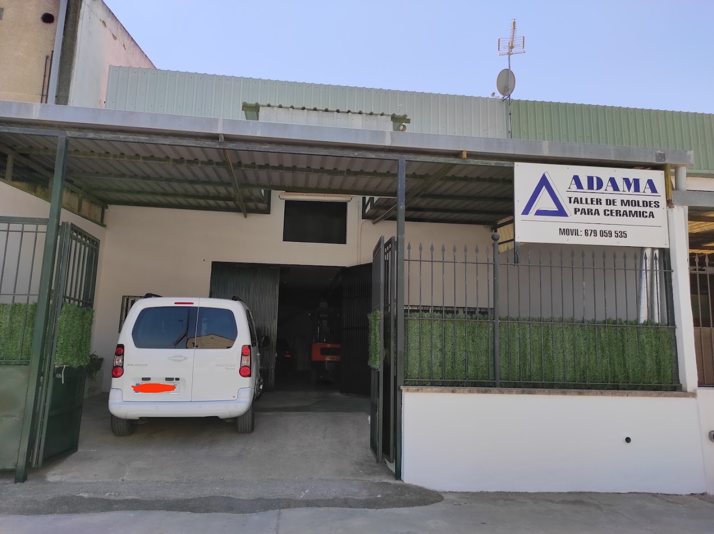 Adama taller de moldes para ceramica — Fotos 4